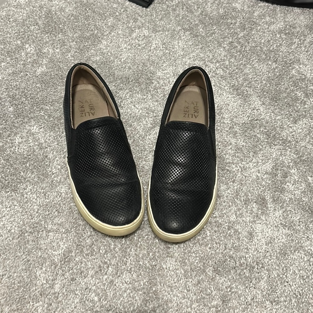 Naturalizer black slide ons